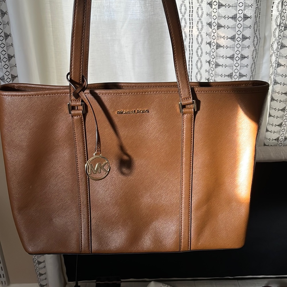 Large sady brown leather tote.
